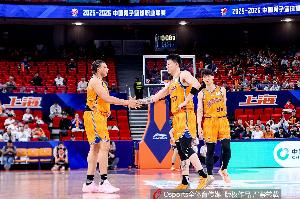 媒体人：广厦的优势是经验丰富 上海的优势是年轻气盛&冲击力强配图