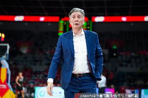 媒体人：这个半场深圳已尽全力了 但主力面临犯规麻烦&想赢仍很难配图