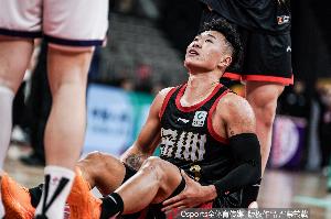 媒体人：深圳连续两场只有八人出战 拼到弹尽粮绝 虽败犹荣配图